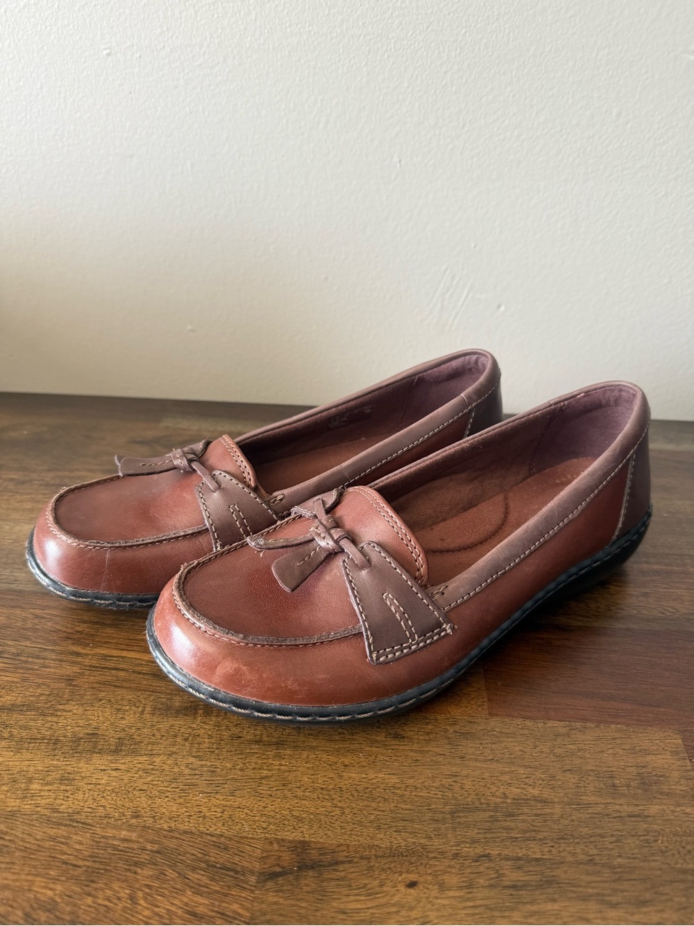 Clarks Ashland Bubble Leather Slip On Loafer Walnut Tan Womens Size 6.5M